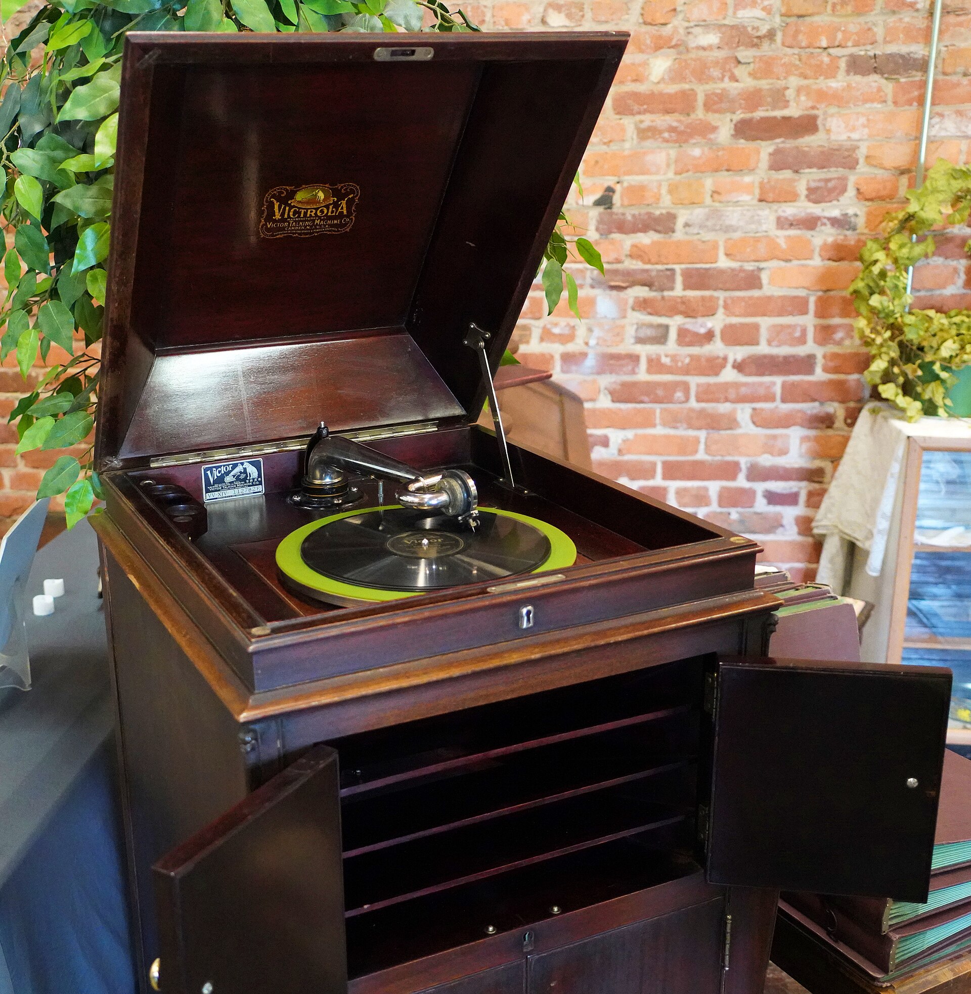 Vintage gramophone with a batch of 78s